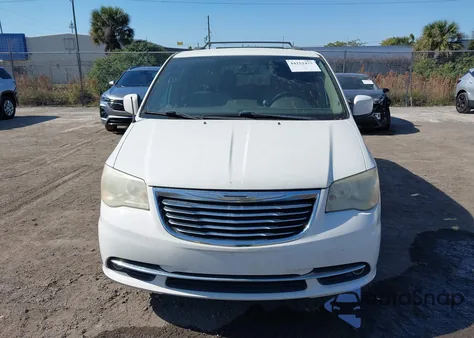 2013 Chrysler Town & Country Touring z USA, uszkodzony, nr VIN 2C4RC1BG4DR787481